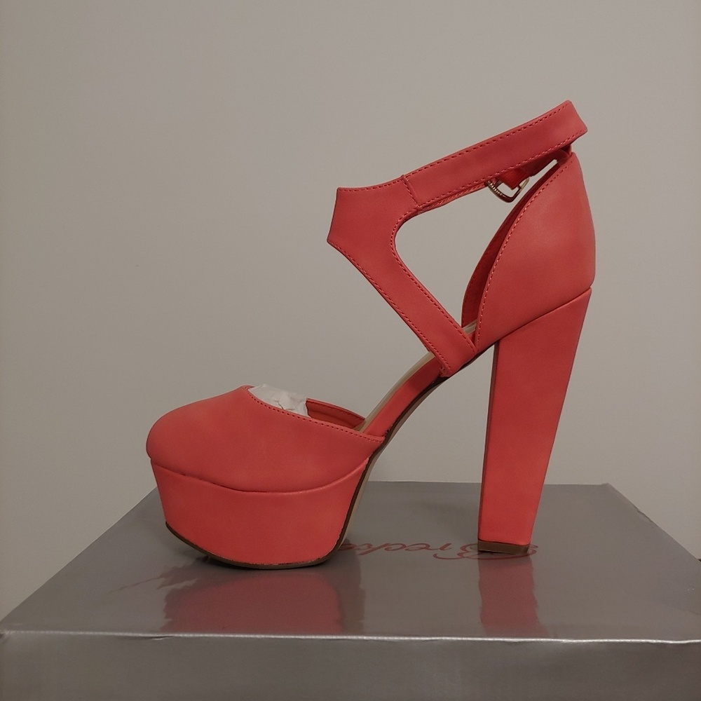 Breckelle's Coral Platform Heels